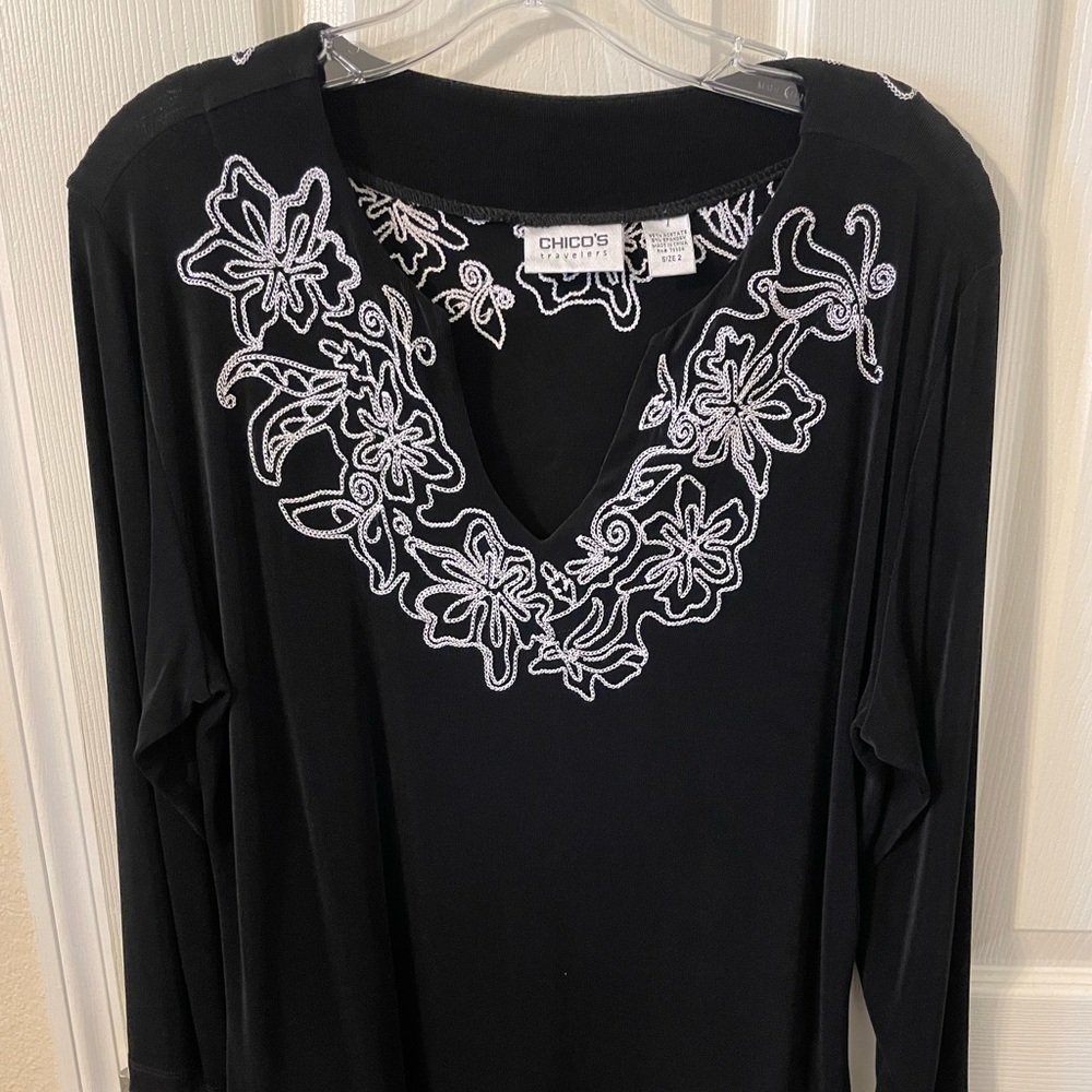 Chicos Travelers top size 2 (large 12/14)